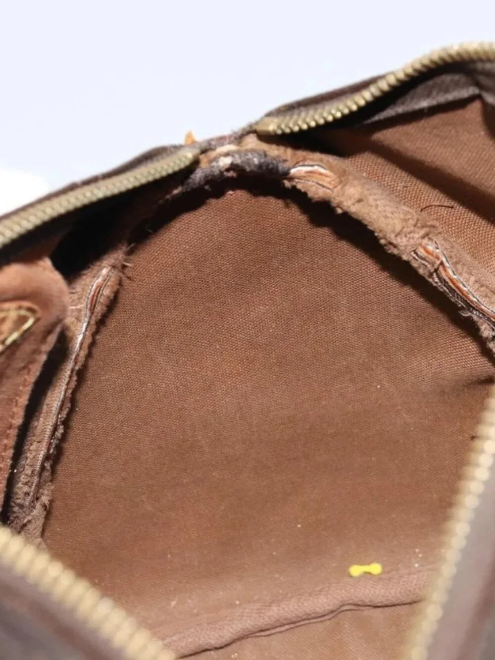 LOUIS VUITTON Monogram Speedy 25 Hand Bag - Picture 11 of 16